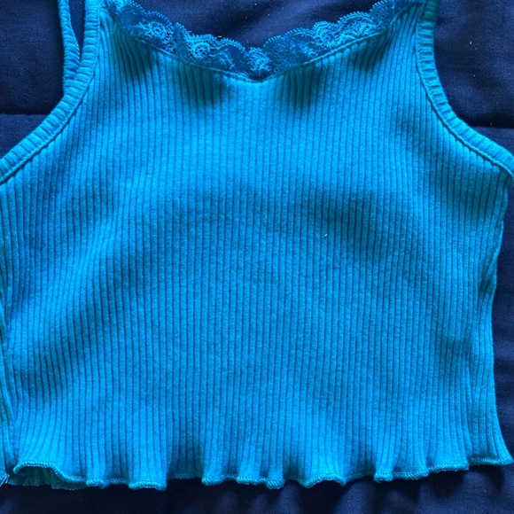 Crop top - Picture 2 of 3